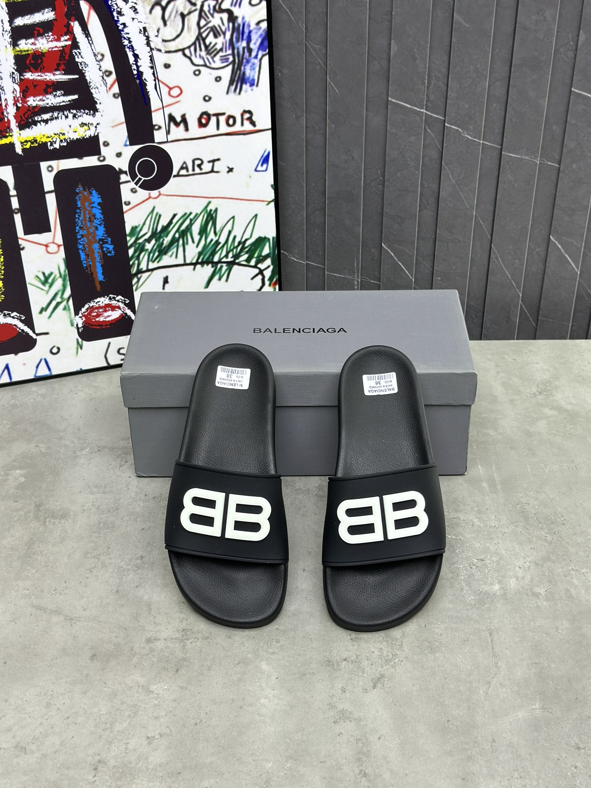 Dép lê quai ngang Balenciaga logo BB nổi Like Auth on web fullbox bill thẻ phụ kiện TANYA #25 Dép lê quai ngang Balenciaga logo BB nổi Like Auth on web fullbox bill thẻ phụ kiện TANYA